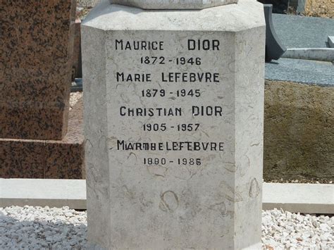 christian dior grave.